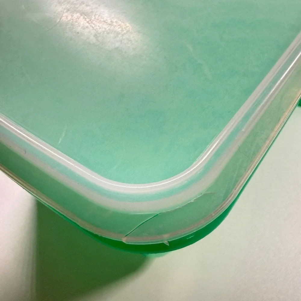TUPPERWARE Vintage Jadeite Green Vegetable Crisper 784-1 Rectangular Lid Grid